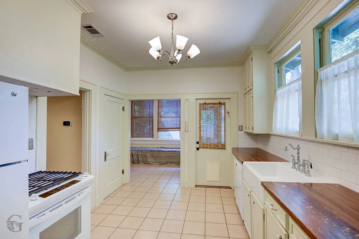 3 bed, 2.0 bath, 2132 sqft, $2,500 — Photo 3