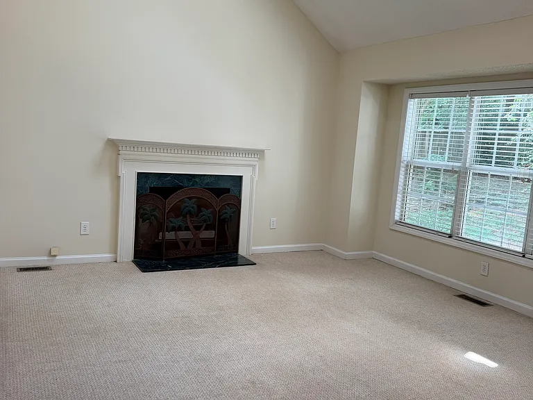 104 W Acres Cres — Photo 5
