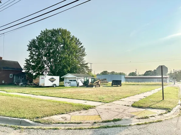 1000 River Ave, Iron Mountain, MI 49801