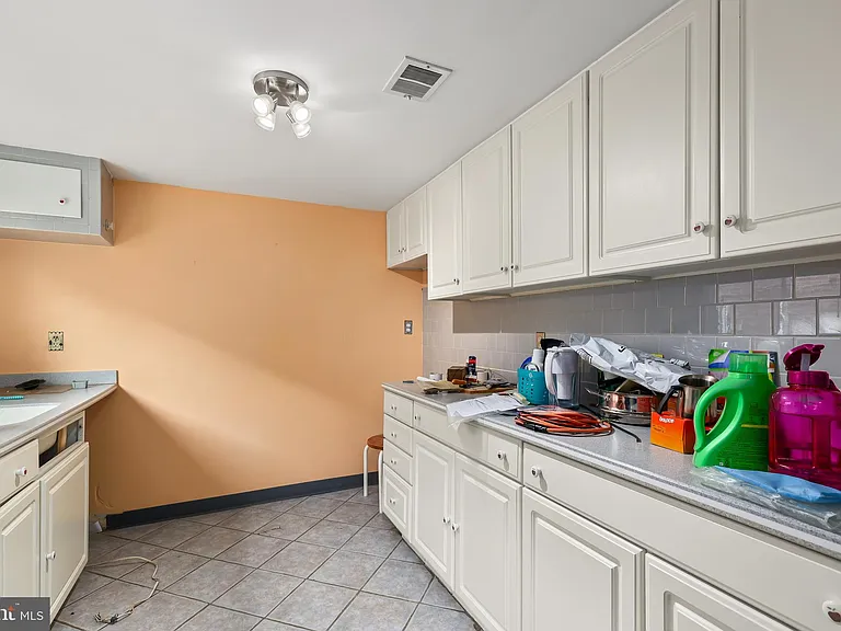609 Jefferson St #18 — Photo 7