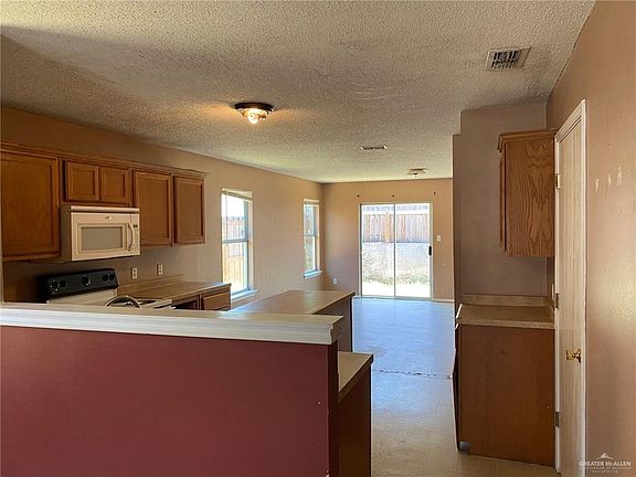3rd image of 3917 Thunderbird Ave