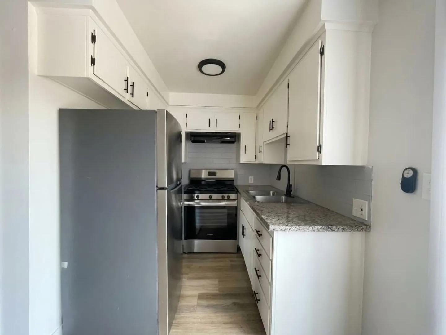 1 bed, 1.0 bath, 650 sqft, $1,553 — Photo 3