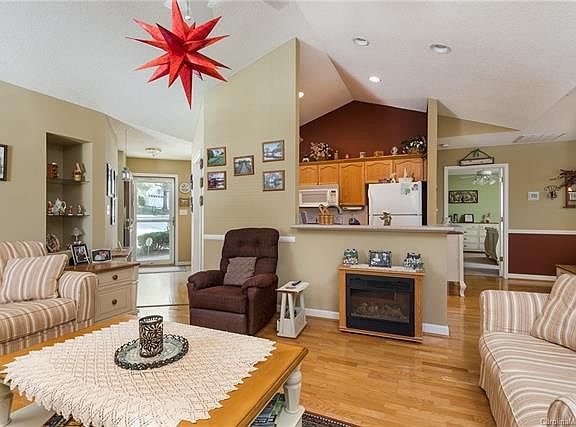 5th image of 123 Ashwood Ln