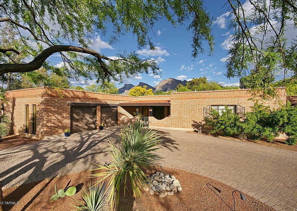 1st image of 715 W Landoran Ln