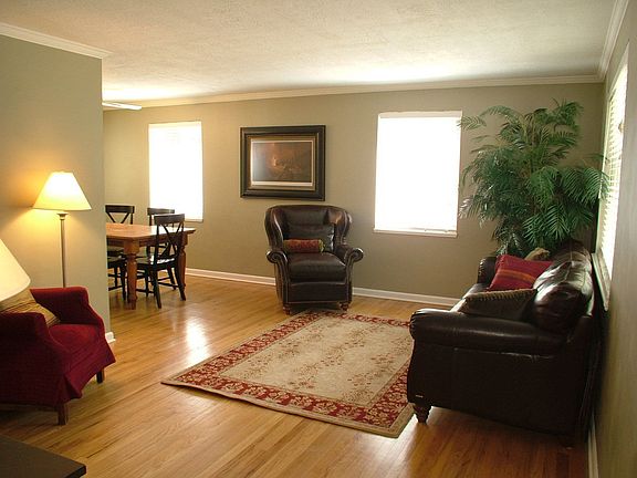 3rd image of 1457 E Gregson Ave