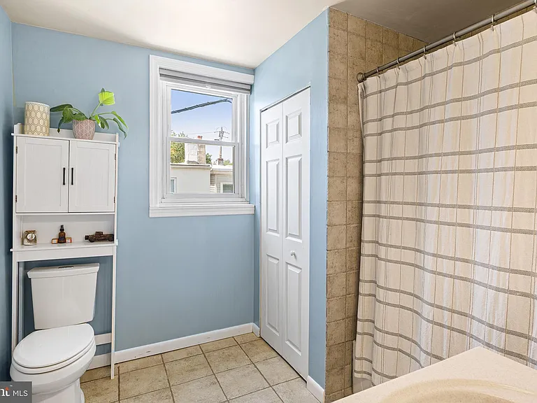 880 N Myrtlewood St — Photo 17