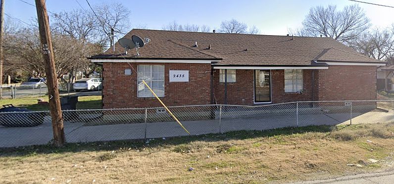 1st image of 2435 Kenesaw Dr