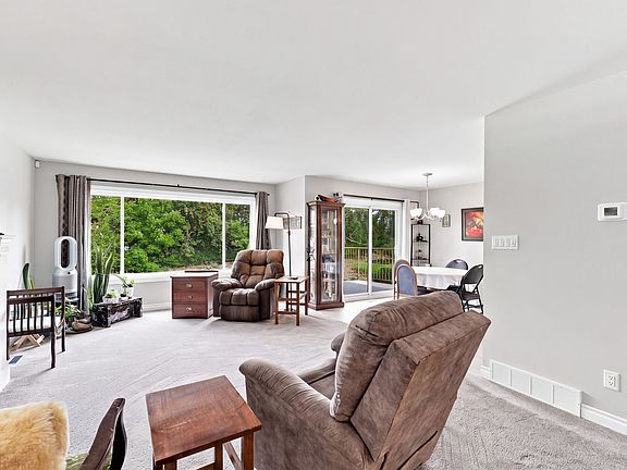 5th image of 510 Huxley Pl