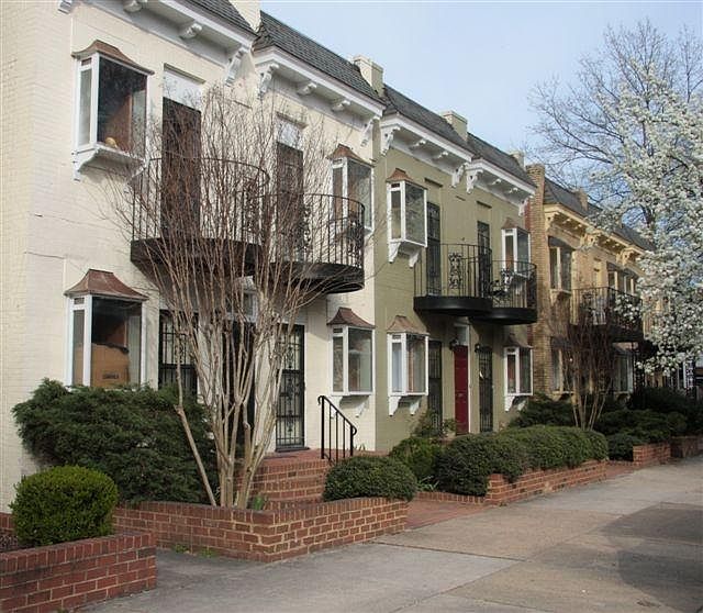 1st image of 3012 Ellwood Ave APT 4