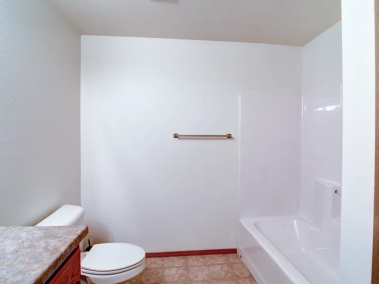 Dakota Point Apartments — Photo 8