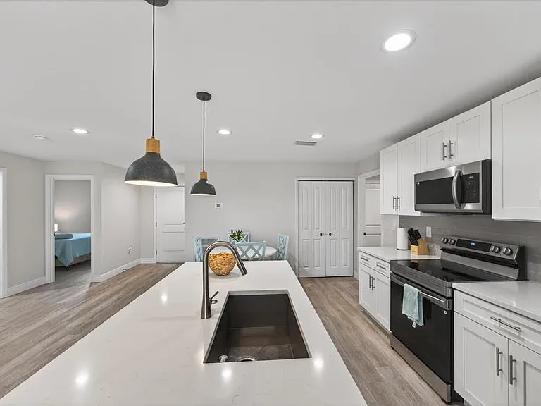 12114 Clarendon Ave — Photo 19
