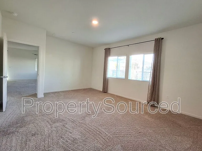2687 Taft Ave — Photo 17