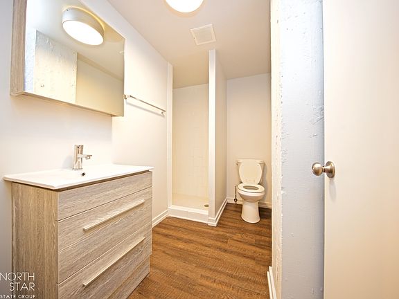 3rd image of 5718 N Winthrop Ave APT 410