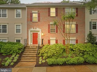 3803 Green Ridge Ct APT 301, Fairfax, VA 22033