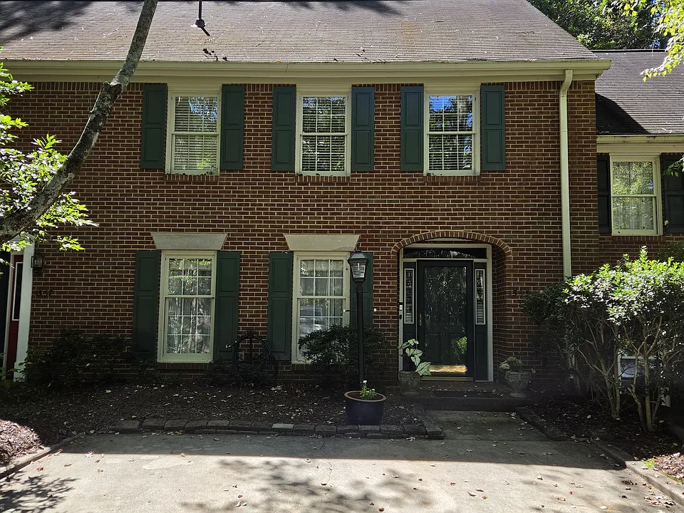1355 E Rock Springs Rd NE