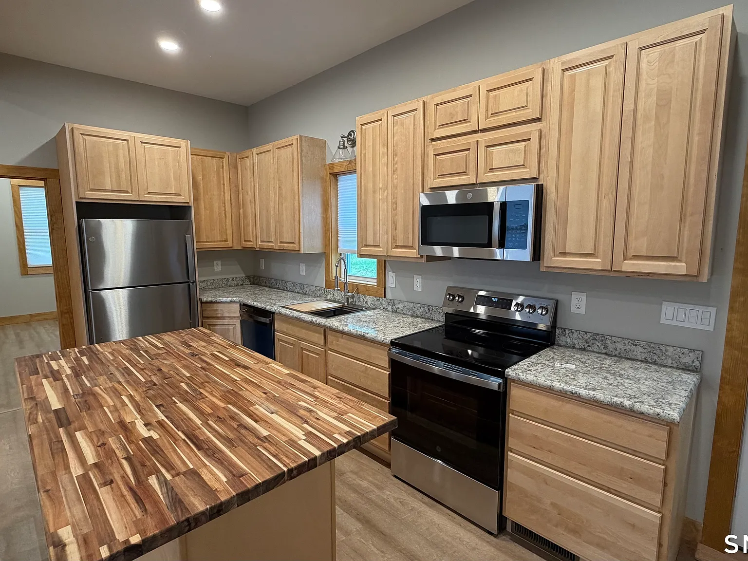 3 bed, 1.0 bath, 840 sqft, $3,250 — Photo 3