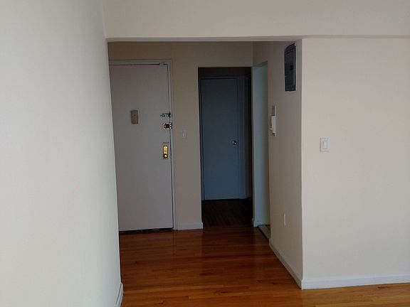 5th image of 9335 Lamont Ave APT 7H
