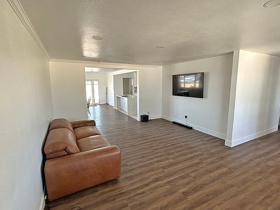 4th image of 15148 Dakota St
