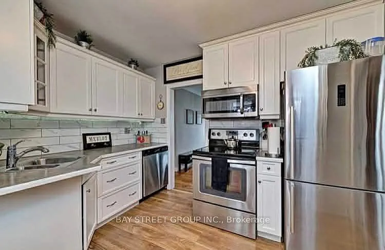 3 bed, $2,700 — Photo 4