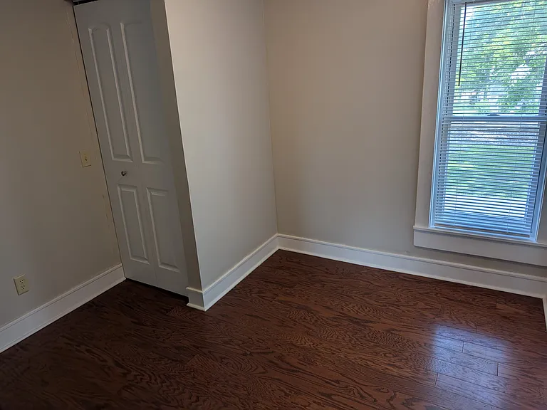116 N East St — Photo 8
