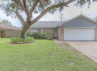2810 S Brompton Dr, Pearland, TX 77584