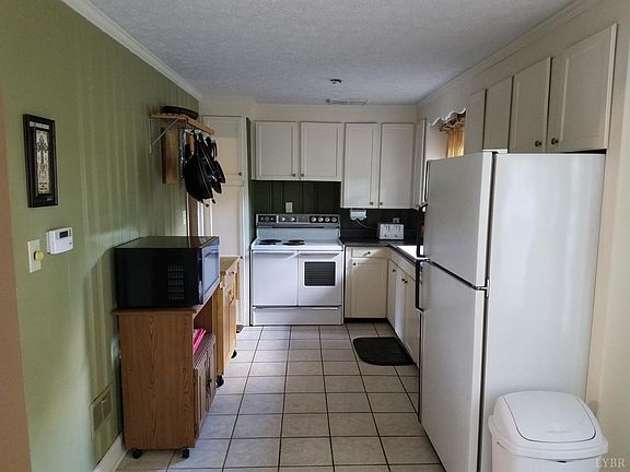 3rd image of 5945 Hines Cir