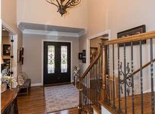1613 Woodridge Pl, Vestavia, AL 35216
