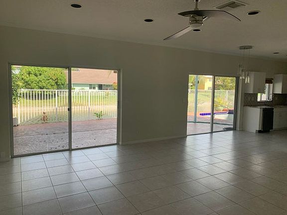 3rd image of 10837 Palm Spring Dr
