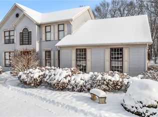 879 Brandywine Dr, Hermitage, PA 16148