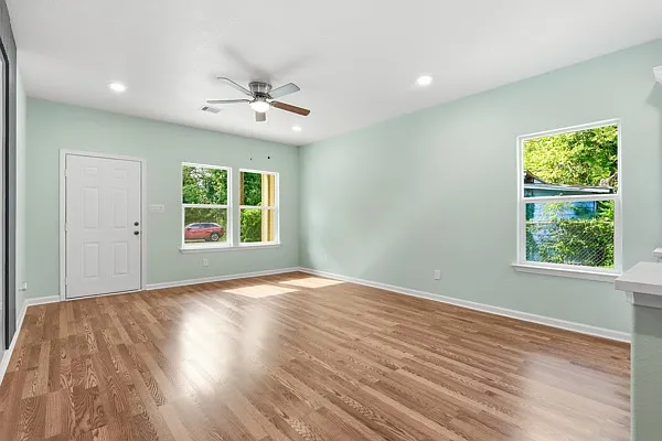 3 bed, 1330 sqft, $1,700 — Photo 4