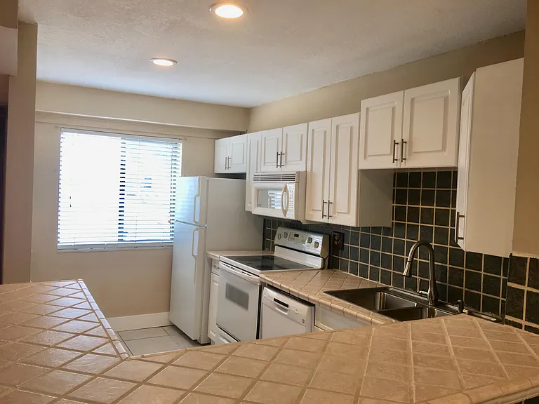 139 Sparrow Dr #1A — Photo 3