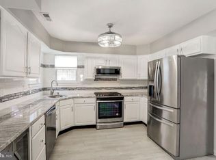 318 Bryn Mawr Dr, Williamstown, NJ 08094