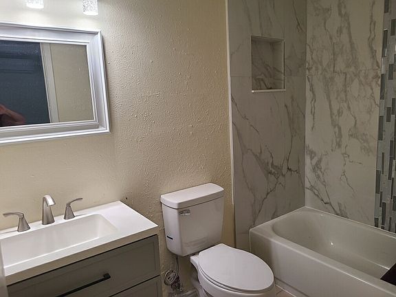 5th image of 5010 Donnelly Ave