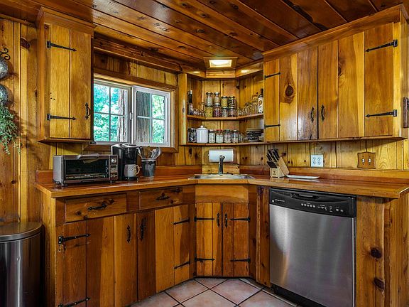 5th image of 22651 Tamarack Dr