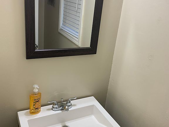 5th image of 891 Ventnor Pl SW