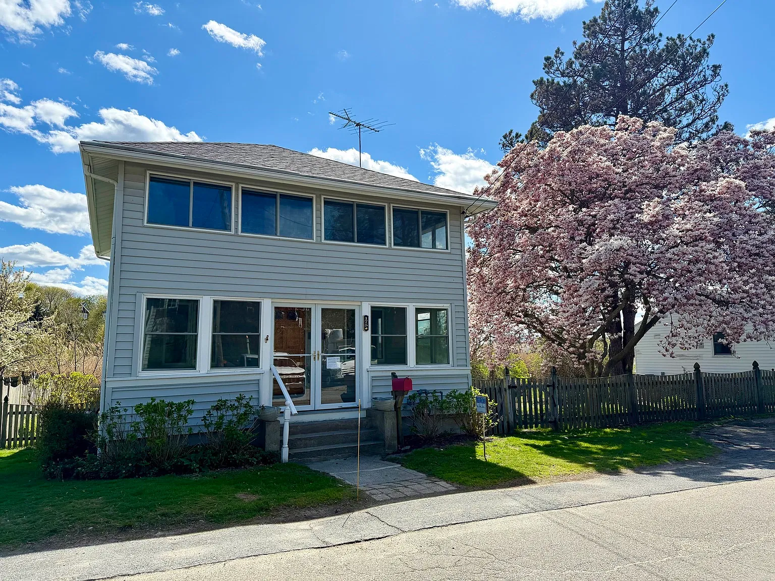 3 bed, 1202 sqft, $3,500 — Photo 1