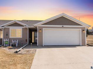 1000 N Crestfield Pl, Sioux Falls, SD 57107
