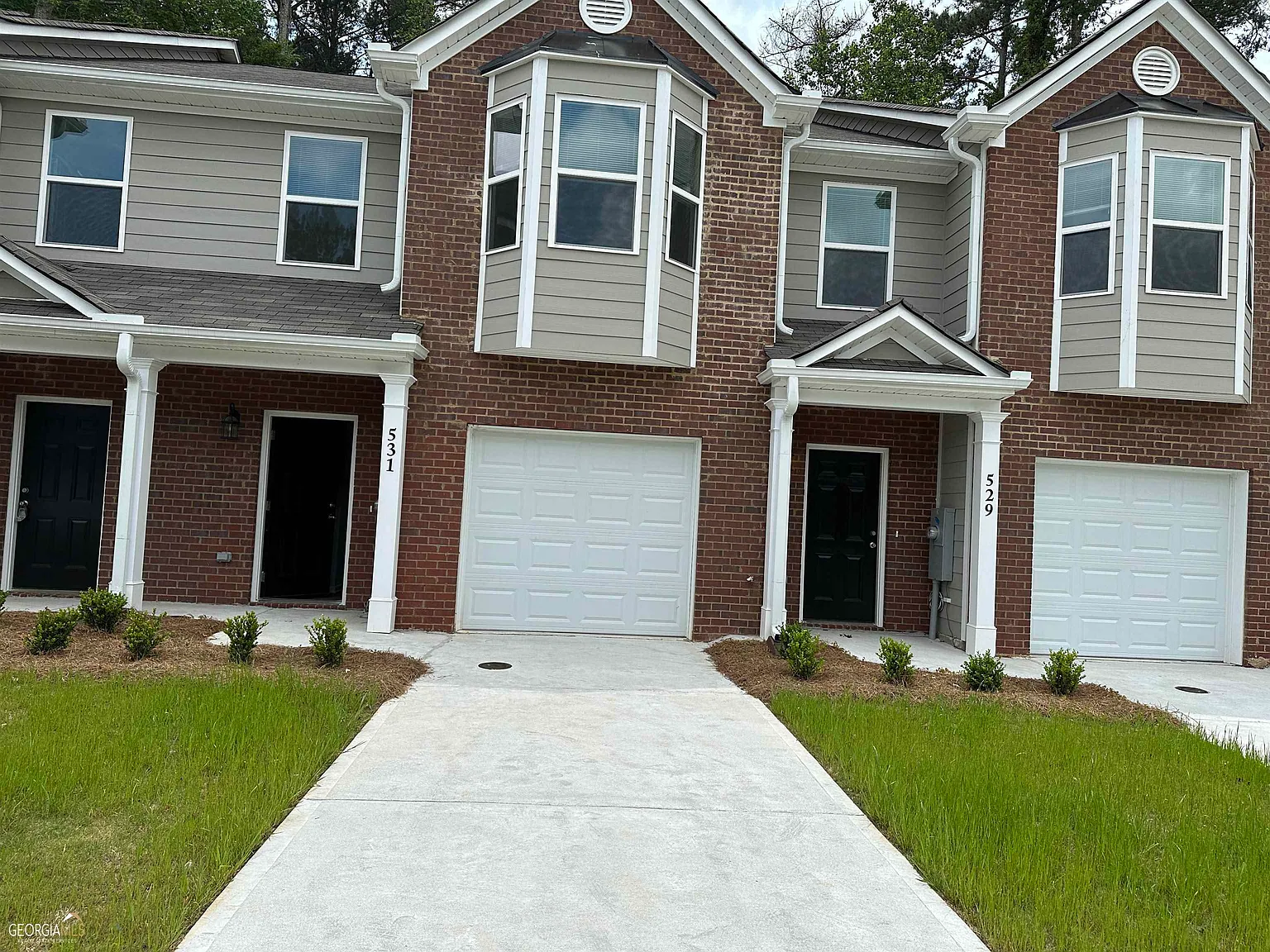 3 bed, 2.5 bath, 1500 sqft, $1,800 — Photo 2