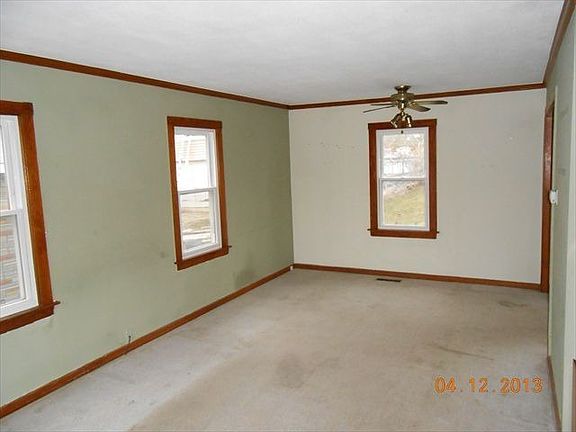 2nd image of 218 Forest Glen Dr