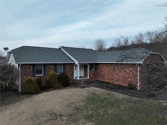 3rd image of 5 Nicklaus Ln