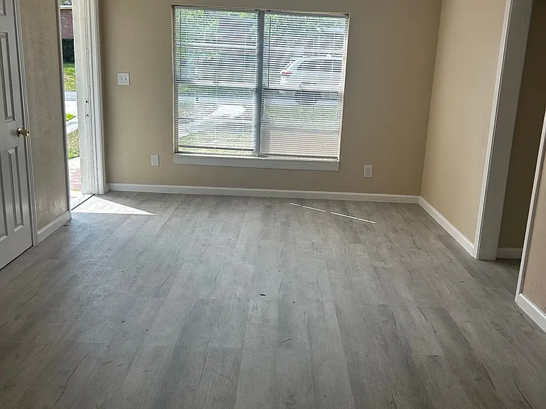236 Hillside Dr — Photo 2