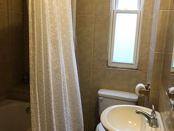 3rd image of 3621 W Wolfram St APT 3
