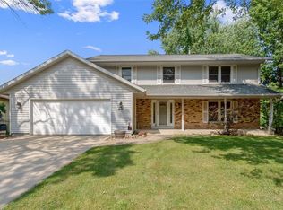 414 Wilton Dr NE, Cedar Rapids, IA 52402