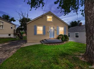 1015 S 6th St, Saint Charles, MO 63301