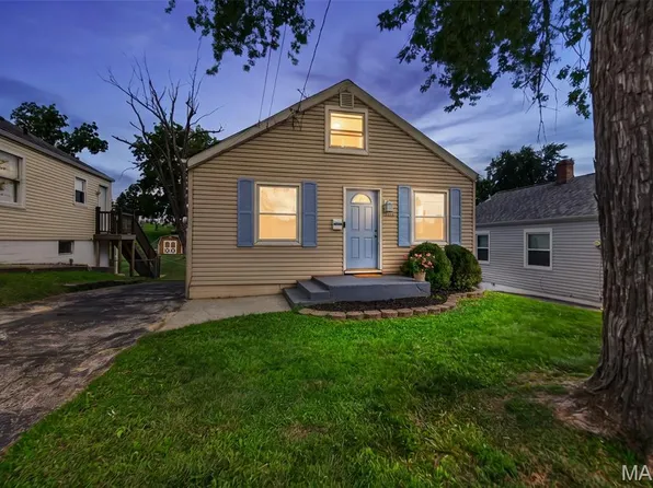 1015 S 6th St, Saint Charles, MO 63301