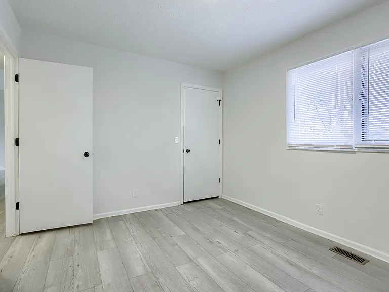 240 N 1st St #11 — Photo 15