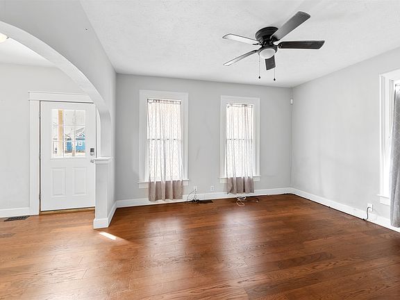 3rd image of 706 W Ash St