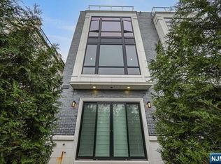 1234 River Rd, Edgewater, NJ 07020