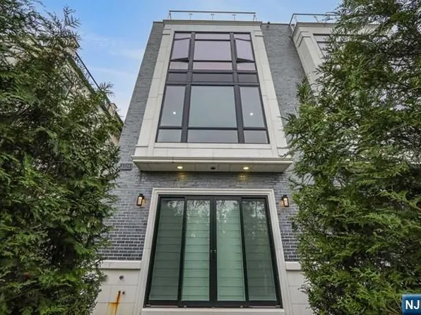 1234 River Rd, Edgewater, NJ 07020