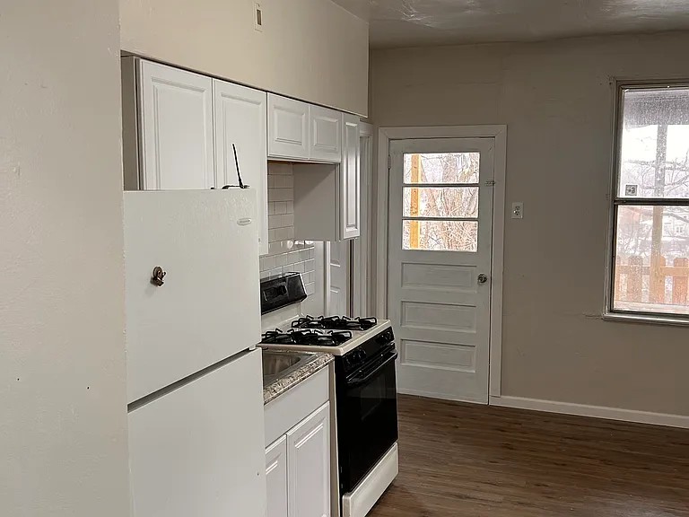 268 Seneca St — Photo 15